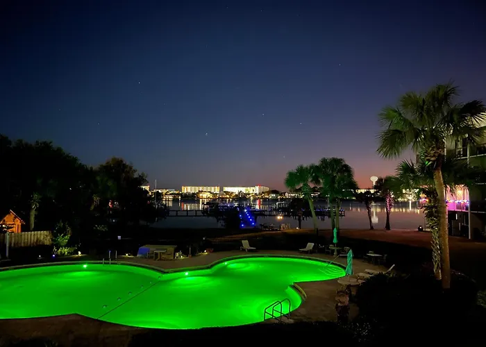 Cozy Waterfront Condo - Pb B215
