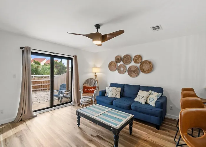 Bumble Beach Townhome, Dog Friendly, Free Activities Included!