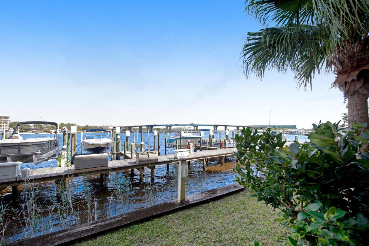 Palm Court Yacht Club