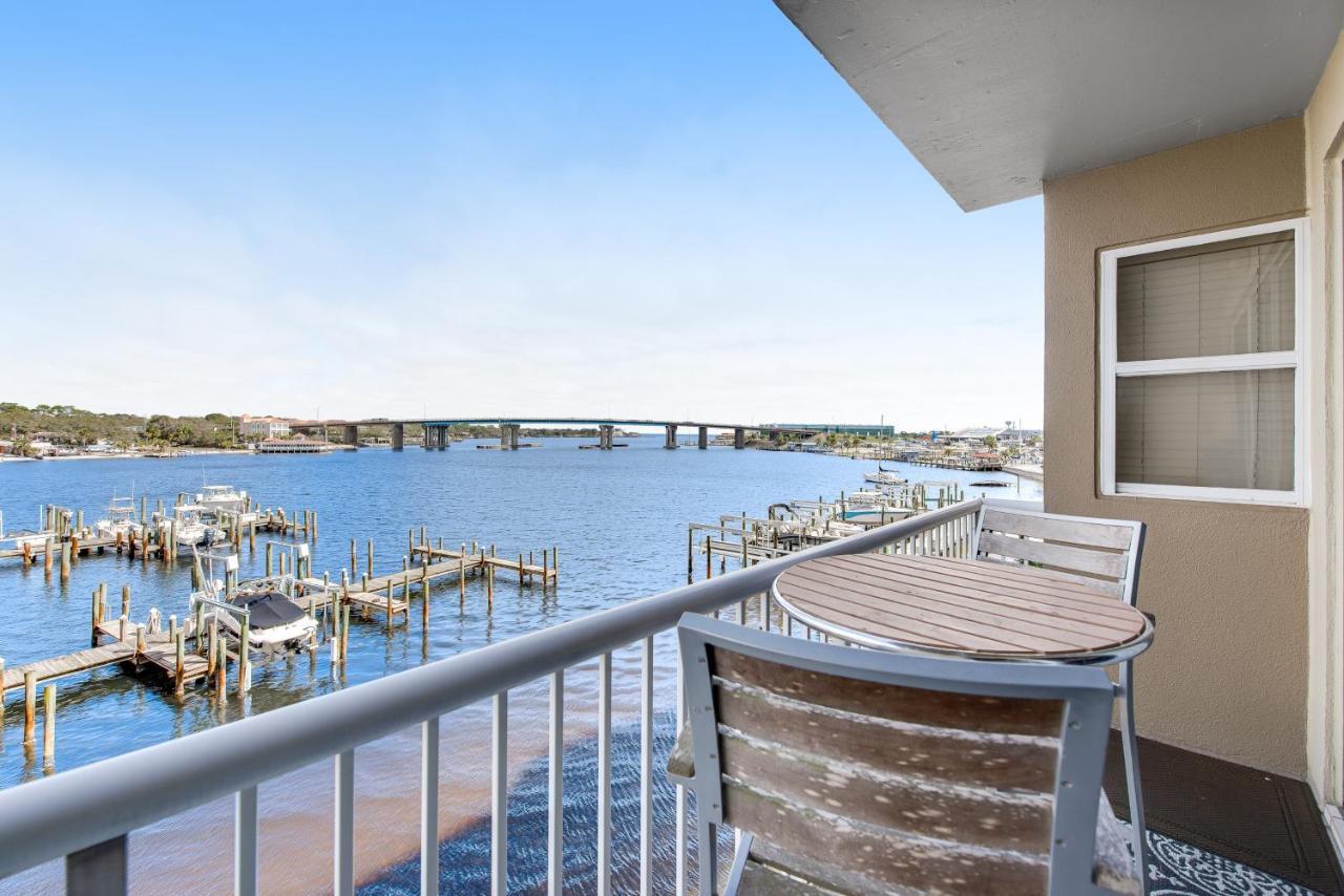 Palm Court Yacht Club * Fort Walton Beach
