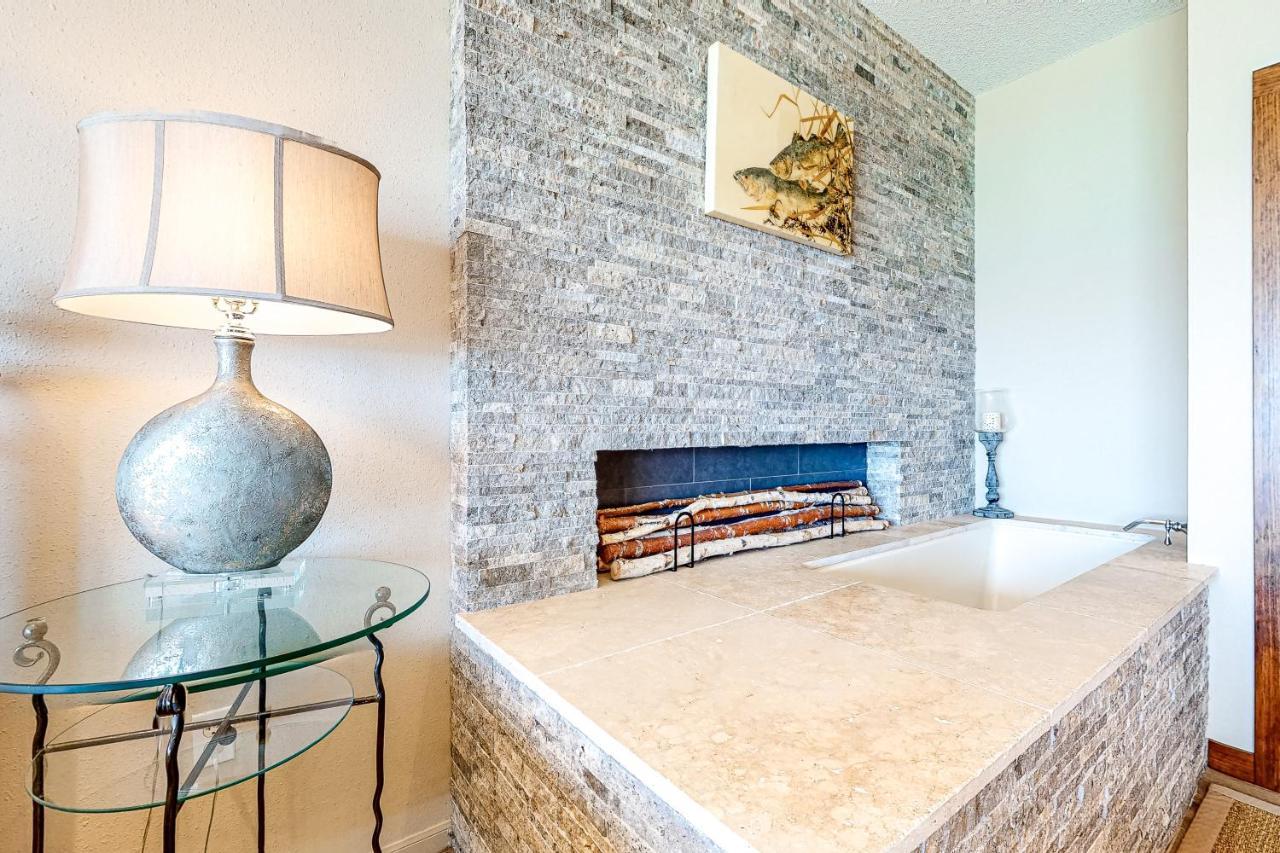Apartment Emerald Towers West Penthouse 6002 *