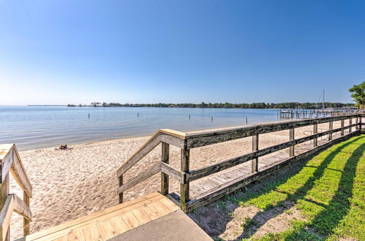 Walton Coastal Retreat With Yard Walk To