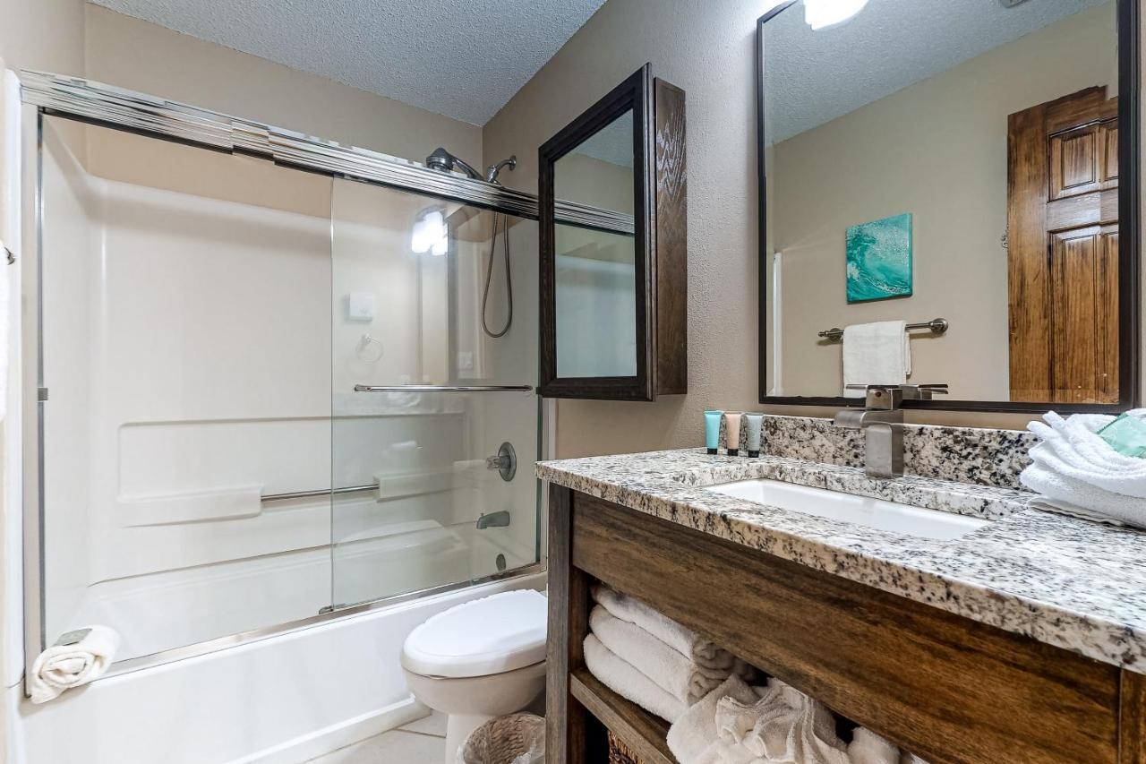 Emerald Towers West Penthouse 6002