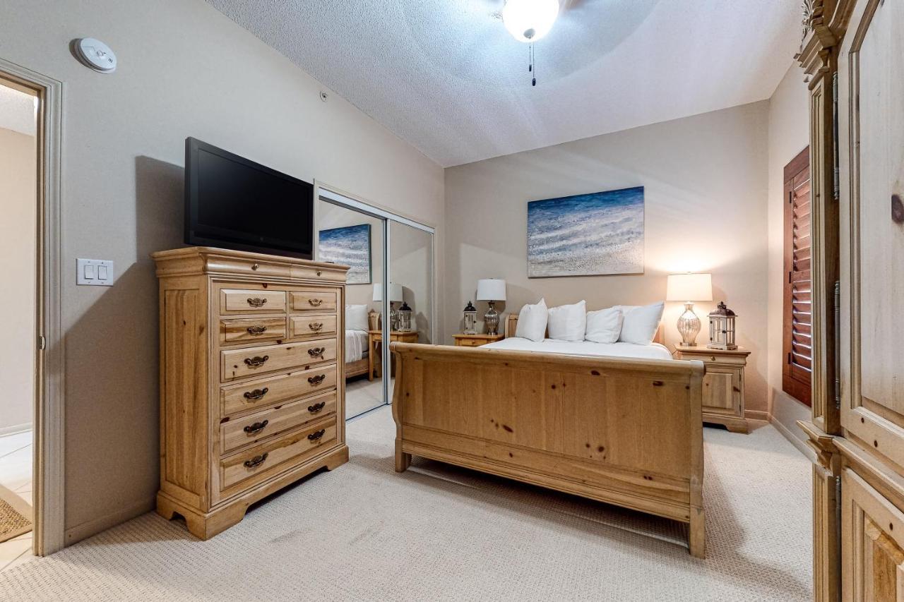 Emerald Towers West Penthouse 6002 Apartment