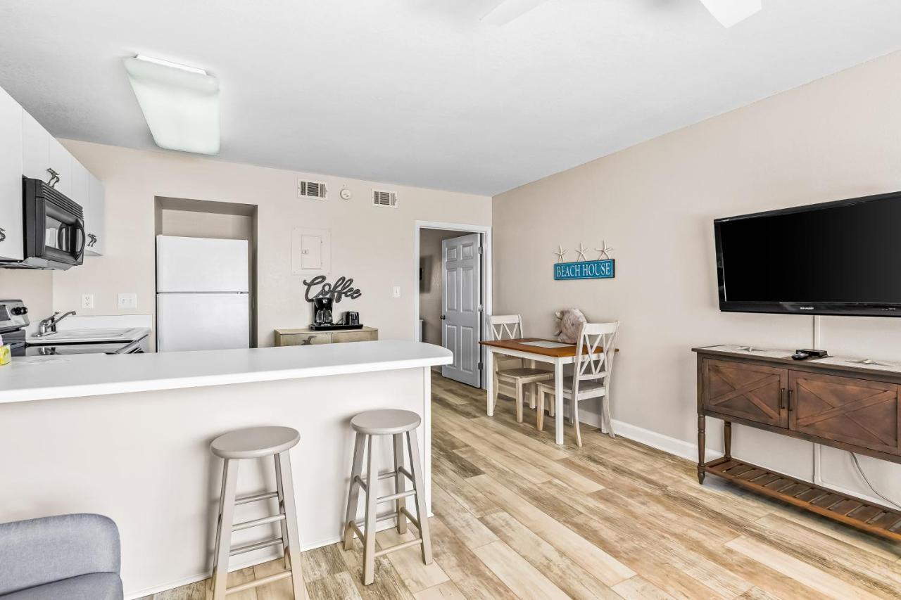 Apartment Tropical Isle #205