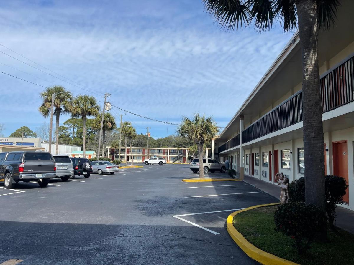 Hole The - Walton - Sunset Plaza - Nearby Beaches & Hurlburt Motel 2*
