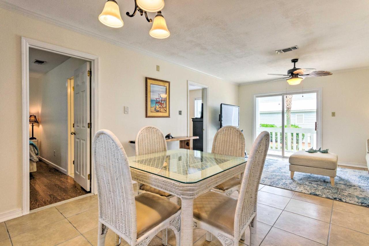 Apartment Walton Walk To Local Beach!