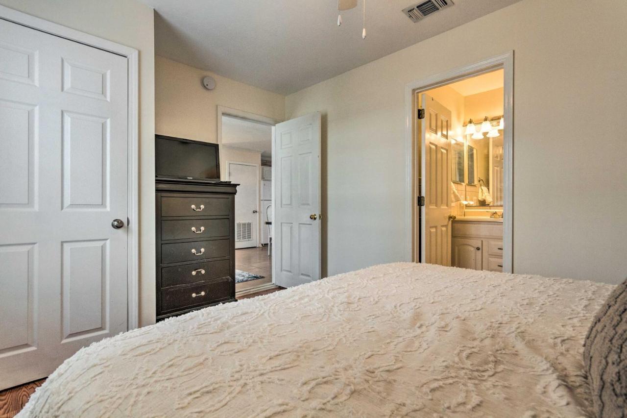 Apartment Walton Walk To Local Beach!