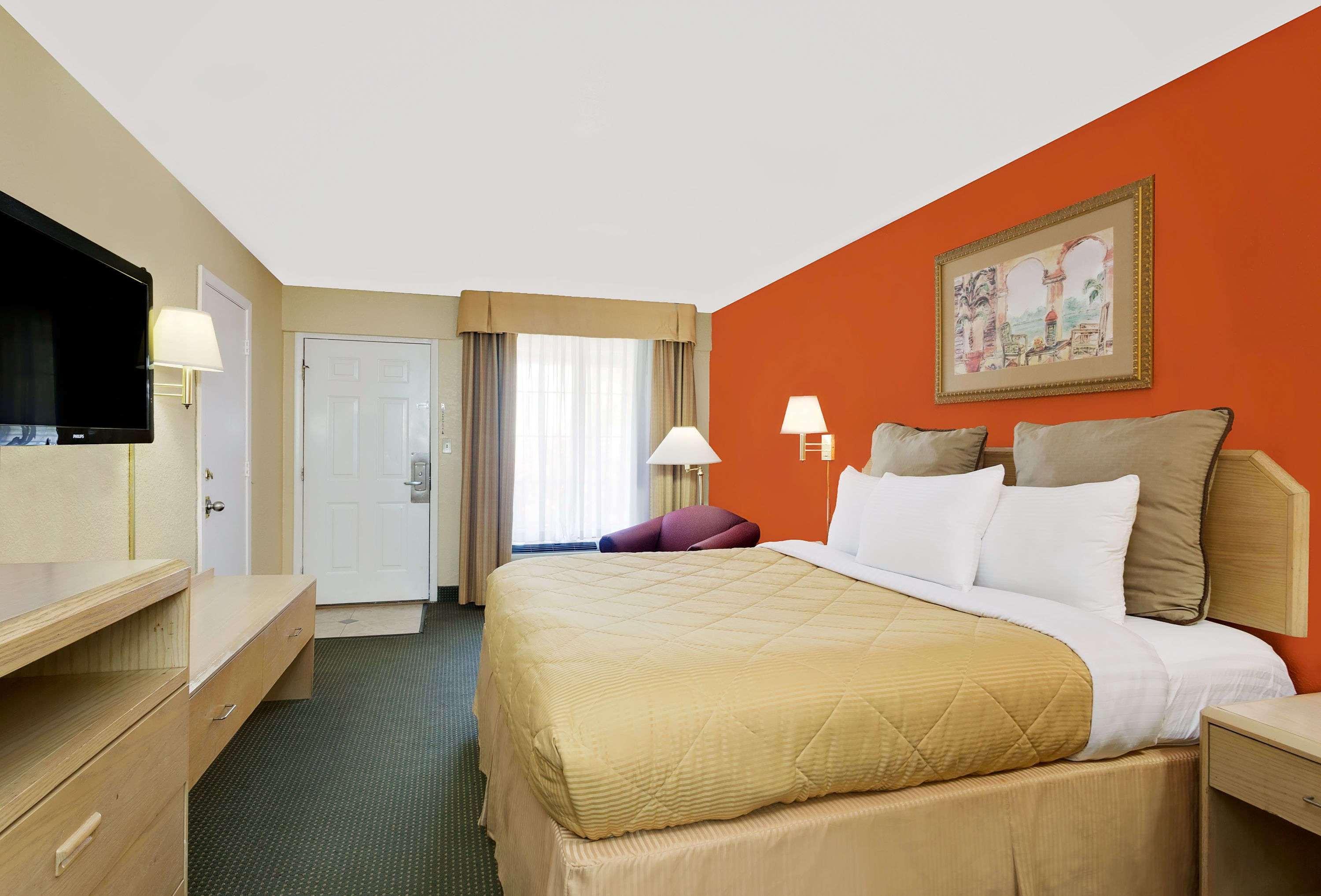 Days By Wyndham Walton Motel 2*