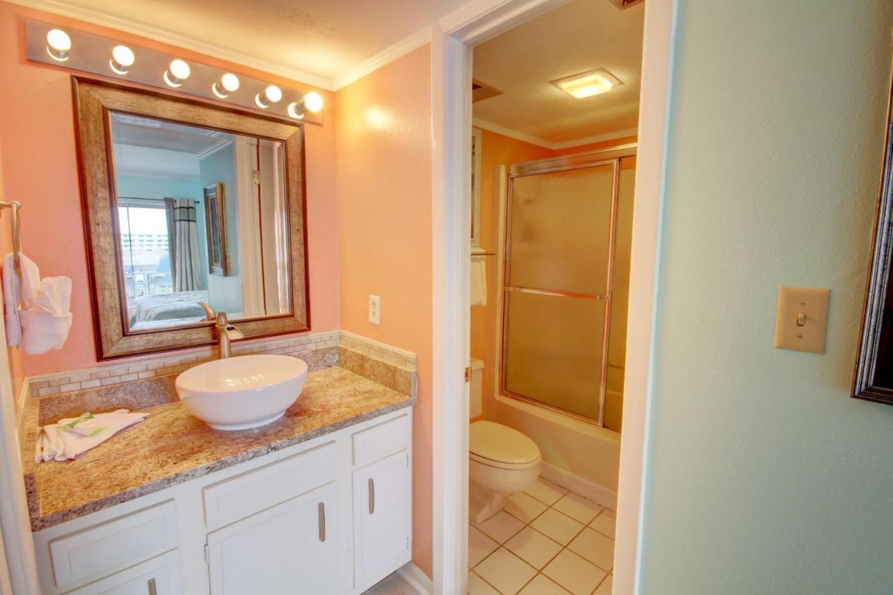 El Matador 451 - Walk Right Out To The Pool And The Beach! *