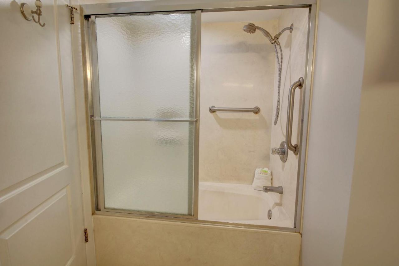 El Matador 455 - Gulf Front With Views Of The Gulf And Pool - Includes Seasonal Service! Holiday home
