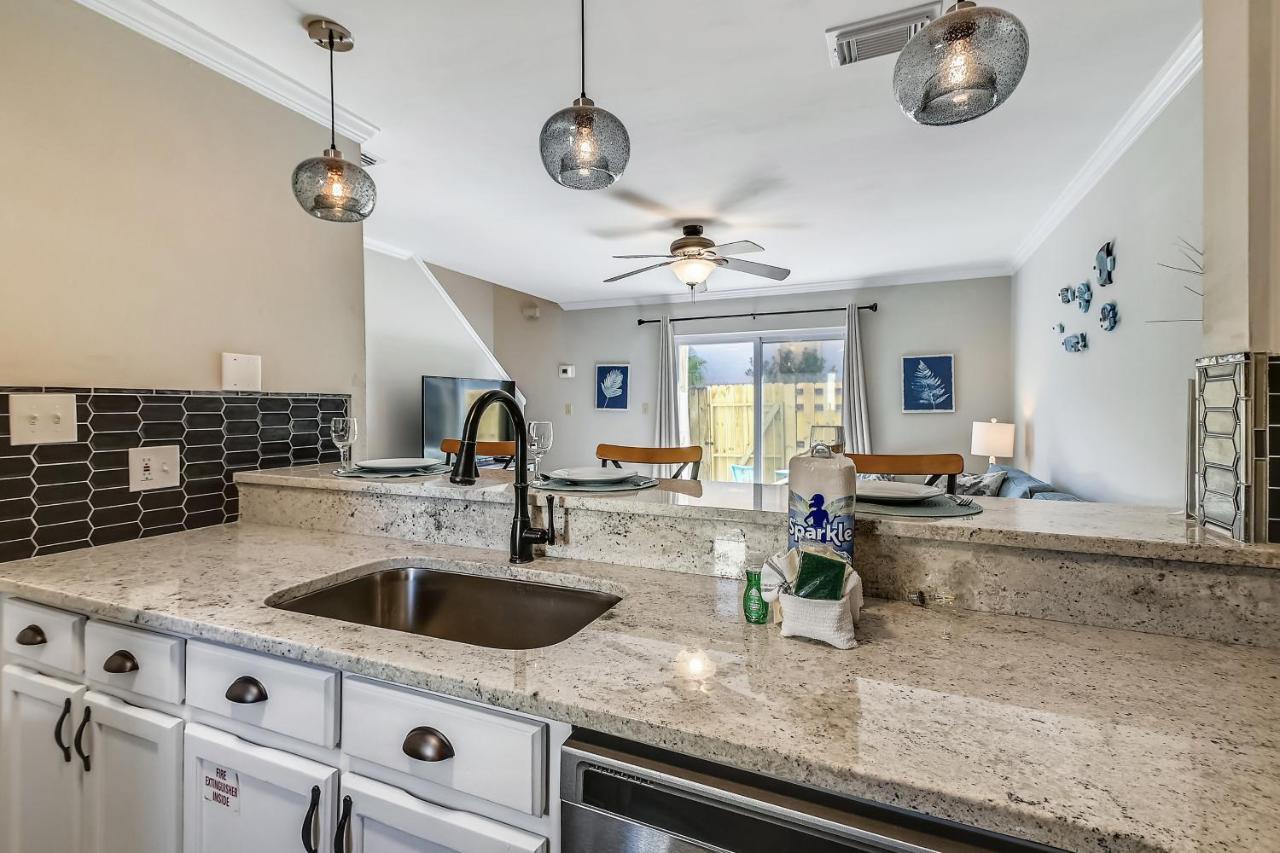 Apartment 1br Townhouse On Okaloosa Island - 5 Min Walk To Beach! Near Restos!