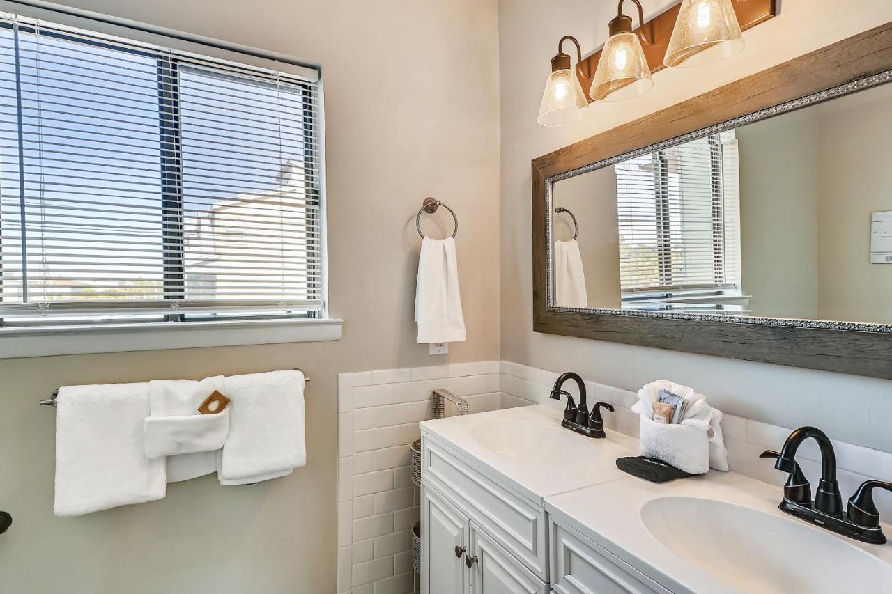 1br Townhouse On Okaloosa Island - 5 Min Walk To Beach! Near Restos!
