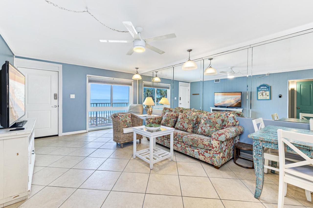 Aqua 302 Apartment