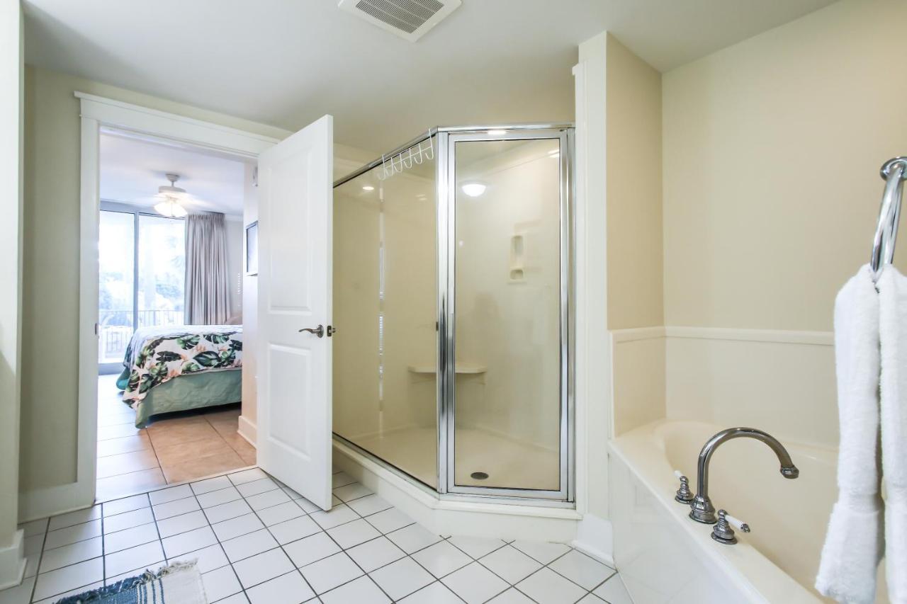 Incredible Poolside Waterscape A108 Courtyard Walk-out Apartment *