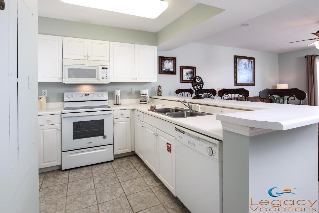 Pi 304 - Beachfront - Sleeps 6 - Beach Service - Great Family Getaway! Apartment Fort Walton Beach