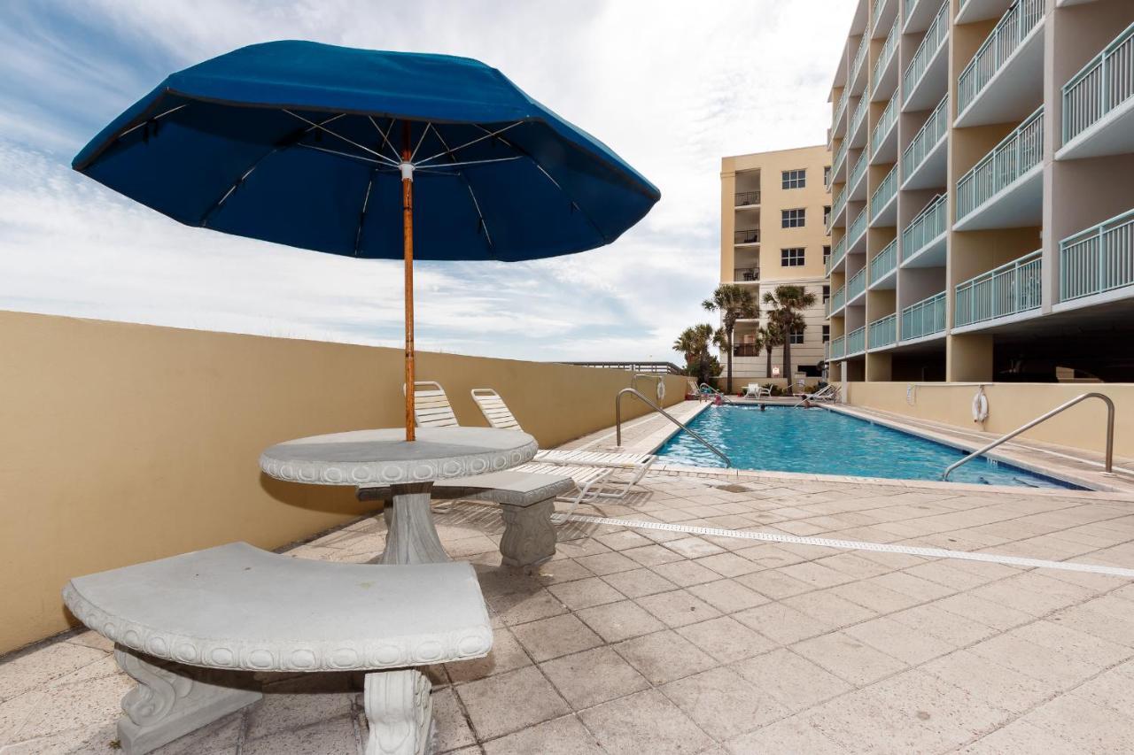 Pi 304 - Beachfront - Sleeps 6 - Beach Service - Great Family Getaway! * Fort Walton Beach