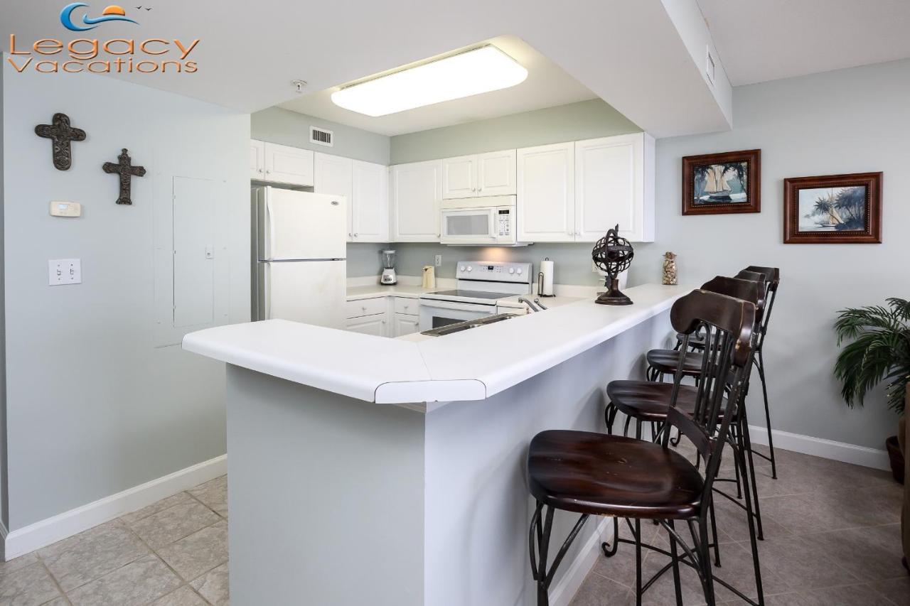 Pi 304 - Beachfront - Sleeps 6 - Beach Service - Great Family Getaway! Fort Walton Beach