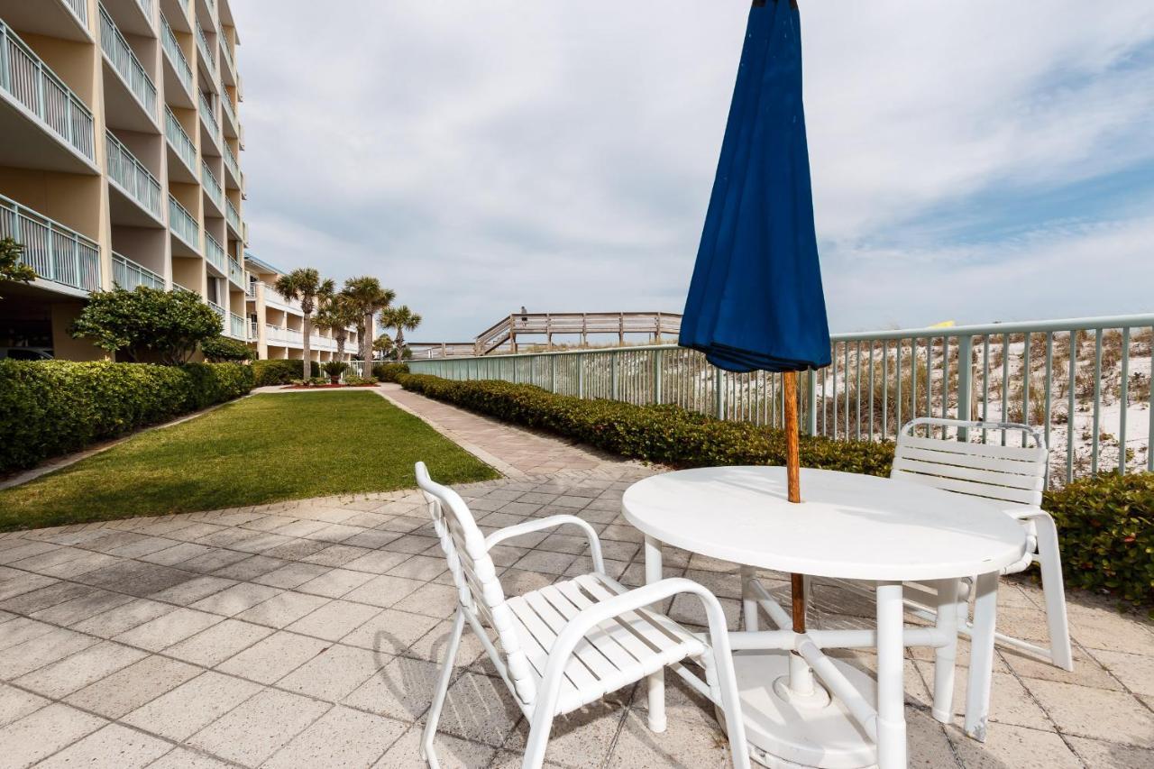 Pi 304 - Beachfront - Sleeps 6 - Beach Service - Great Family Getaway! Apartment