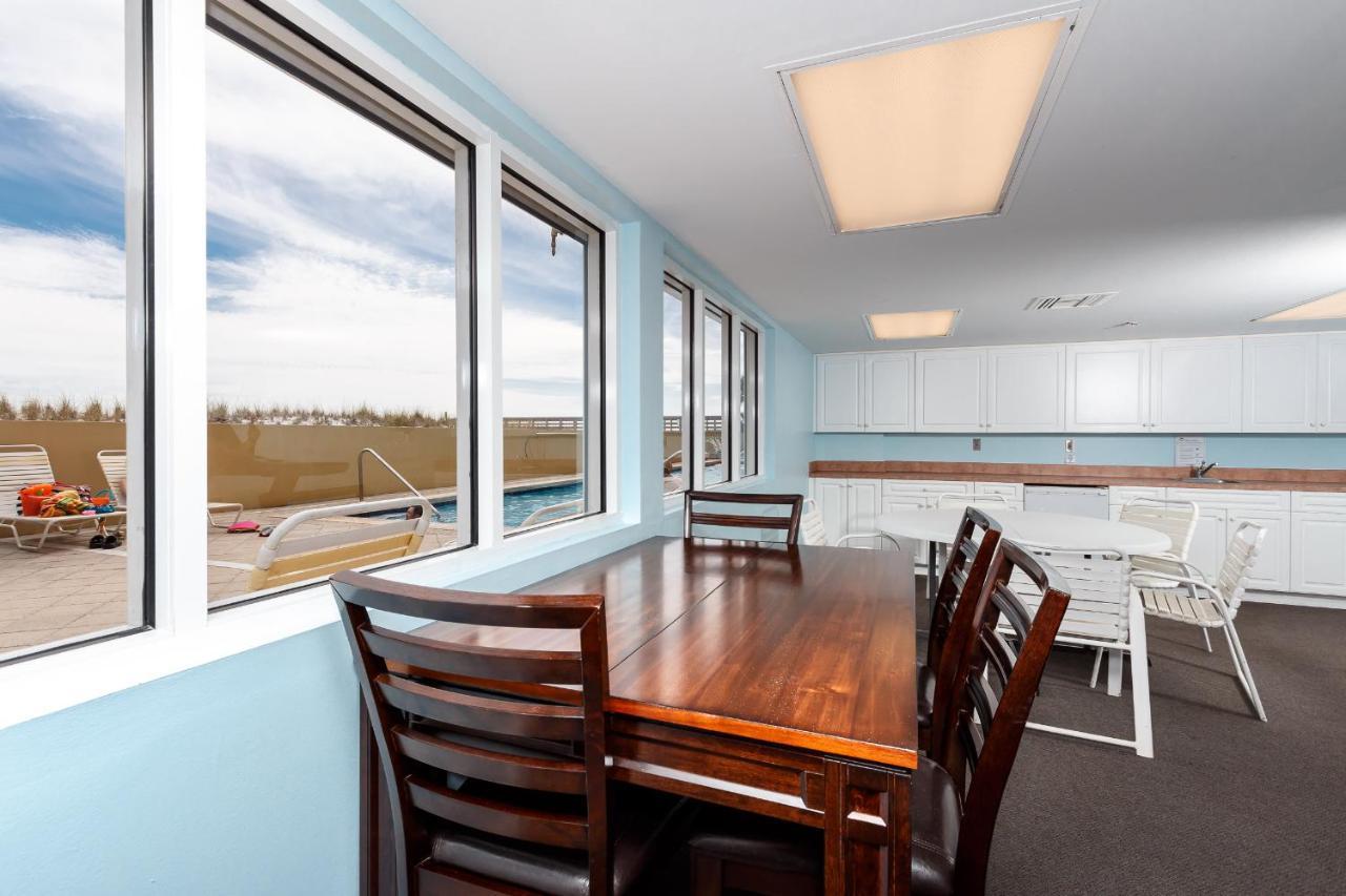 Pi 304 - Beachfront - Sleeps 6 - Beach Service - Great Family Getaway!