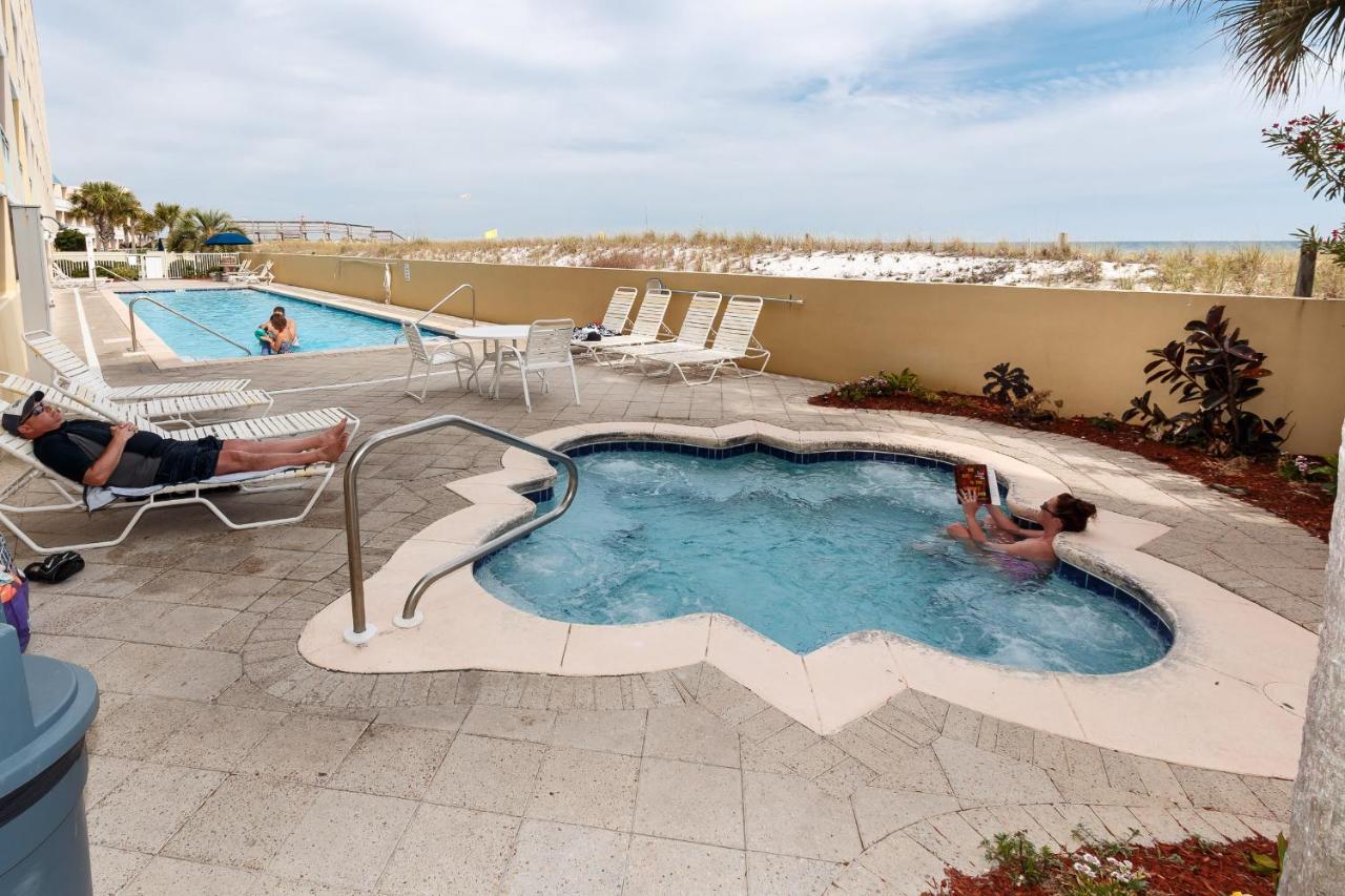 Pi 304 - Beachfront - Sleeps 6 - Beach Service - Great Family Getaway! Apartment *