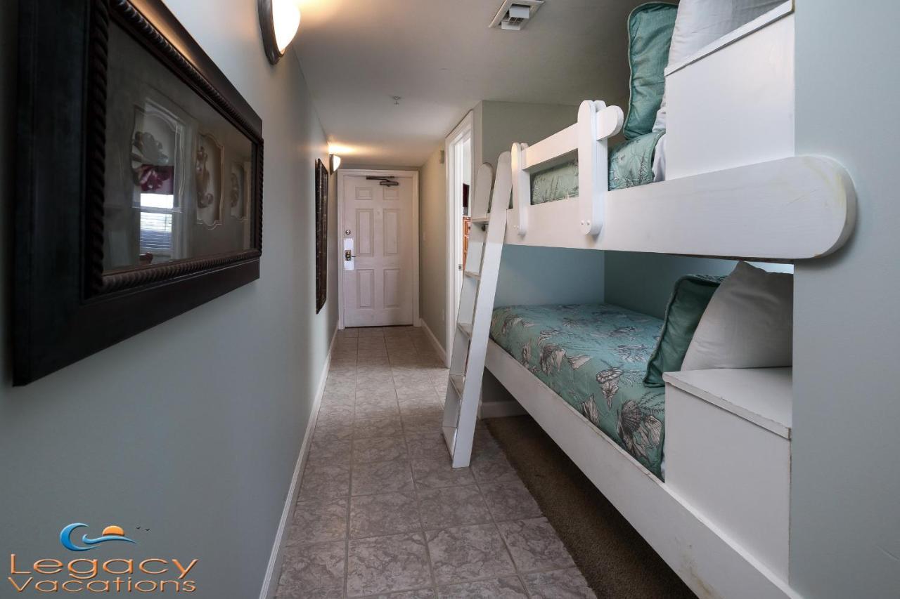 Pi 304 - Beachfront - Sleeps 6 - Beach Service - Great Family Getaway! * Fort Walton Beach