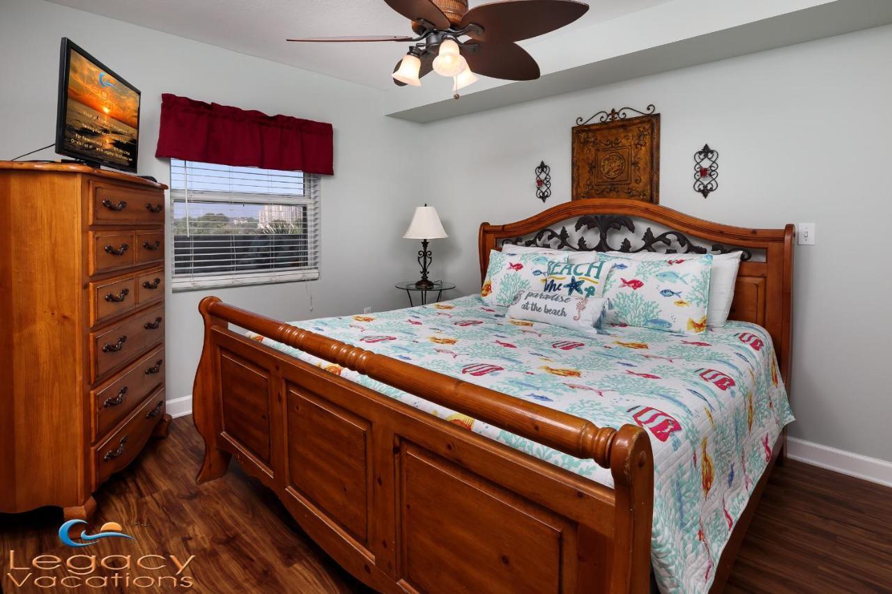 Apartment Pi 304 - Beachfront - Sleeps 6 - Beach Service - Great Family Getaway! *