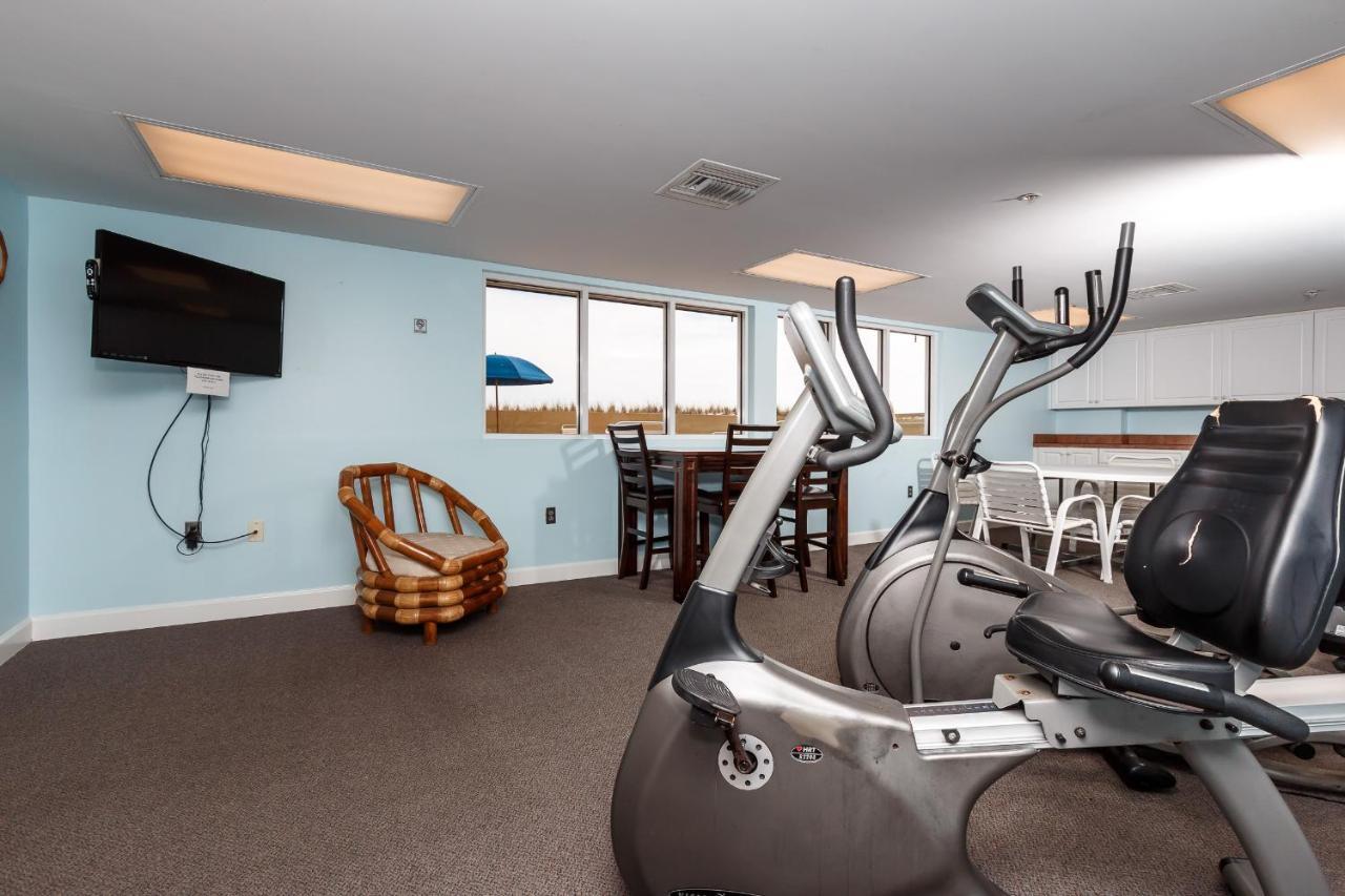 Pi 304 - Beachfront - Sleeps 6 - Beach Service - Great Family Getaway! * Fort Walton Beach