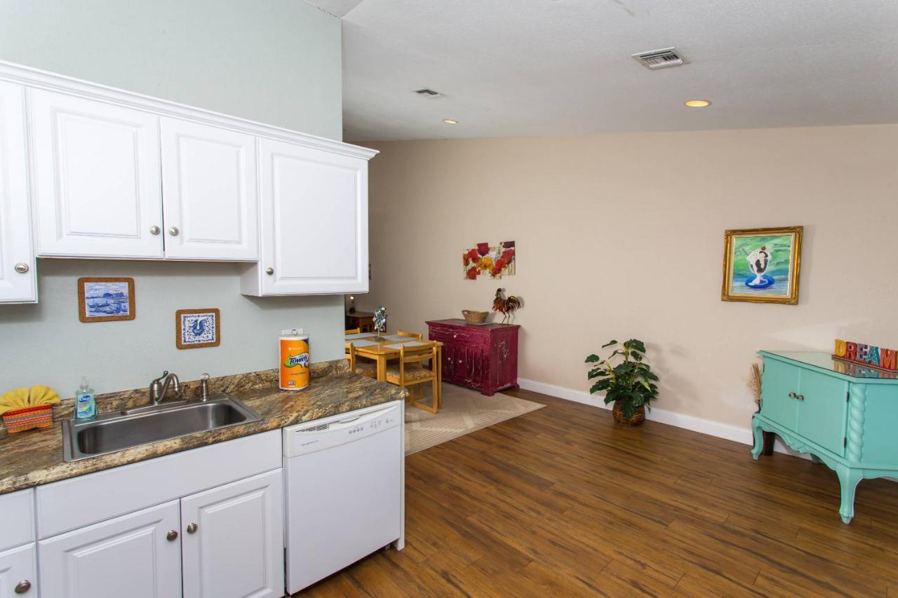 Cozy Retreat-348 Miracle Strip Pkwy Sw, 8a, Ft Walton Bch, Fl 32548 Holiday home *