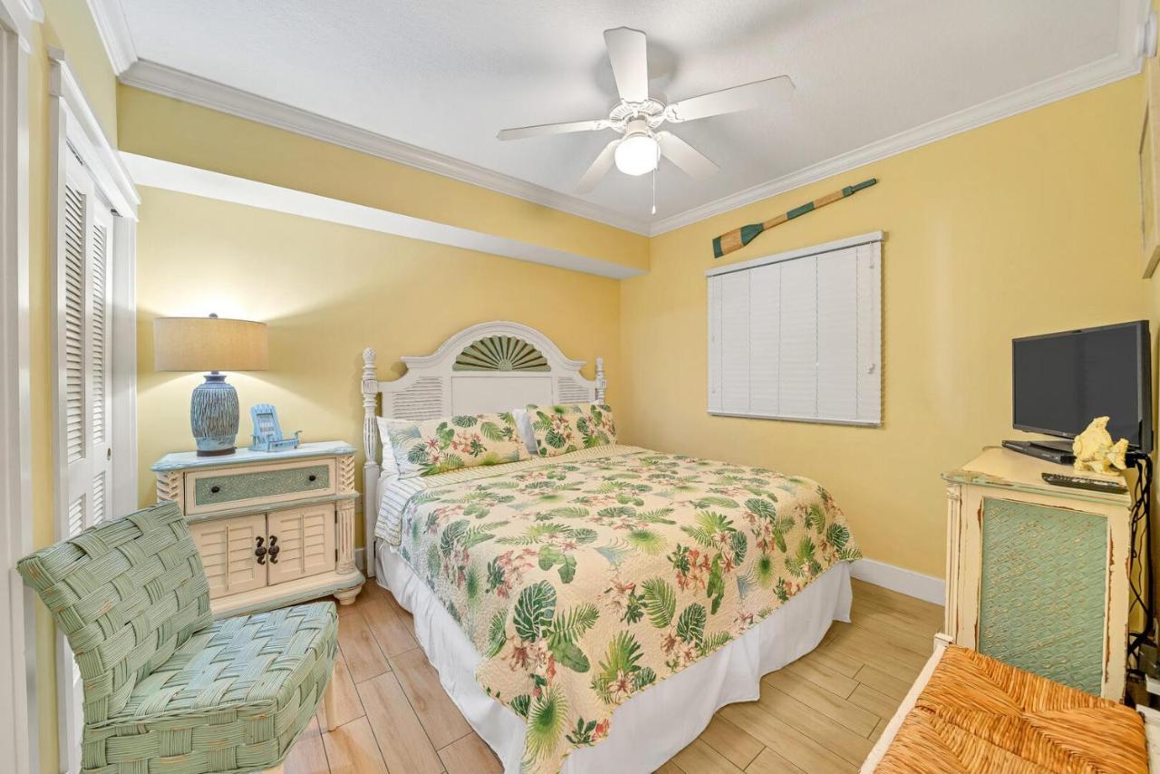 Apartment Sunny Daze Will Brighten Your Let The Sun Shine In Waterscape C502