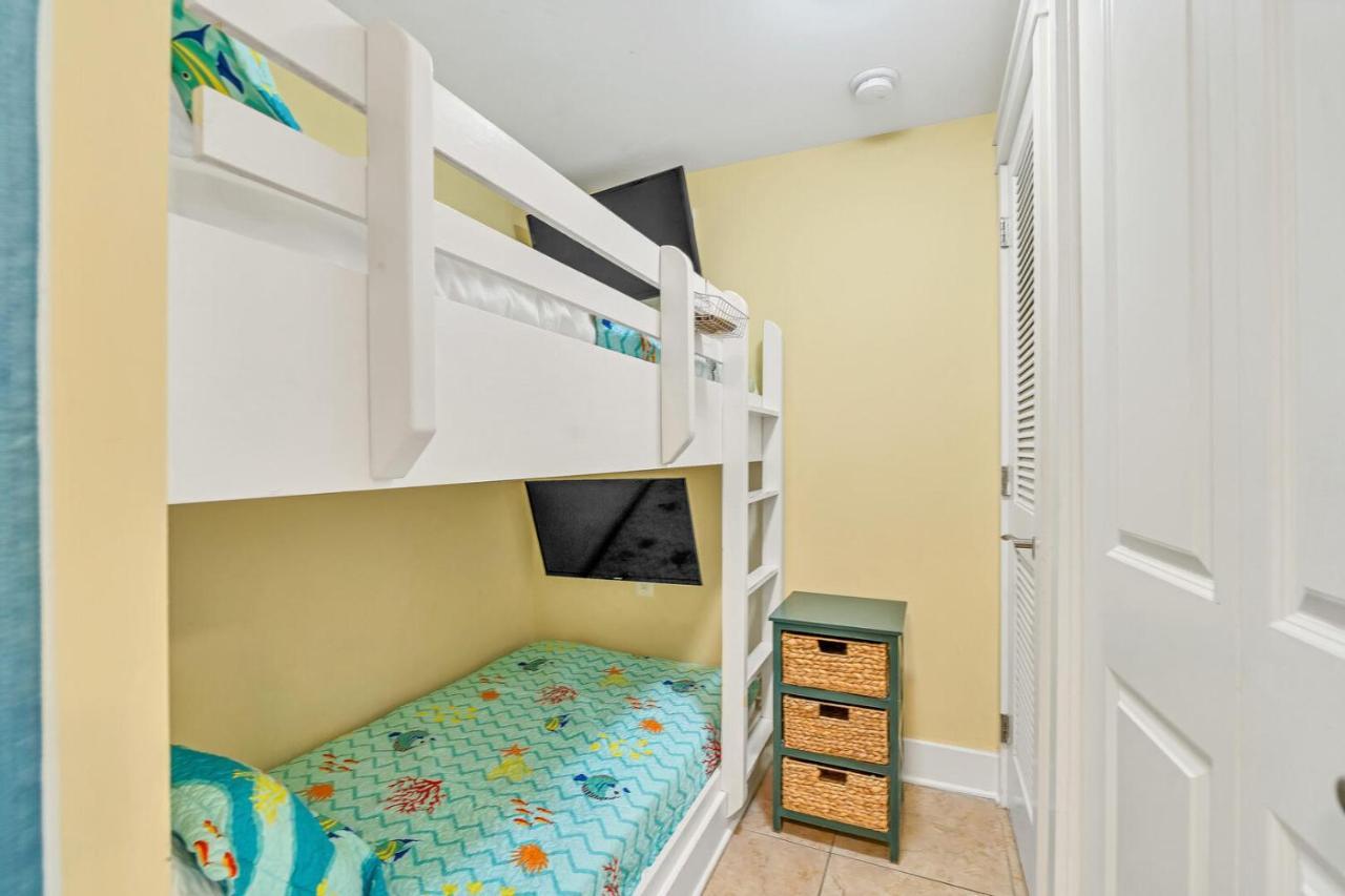 Apartment Sunny Daze Will Brighten Your Let The Sun Shine In Waterscape C502