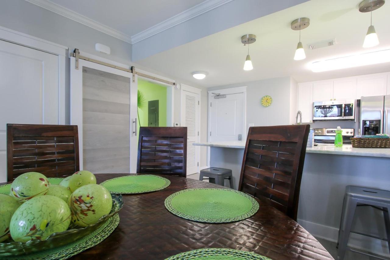 About A Slice Of Keylime Pie Waterscape A521 Apartment