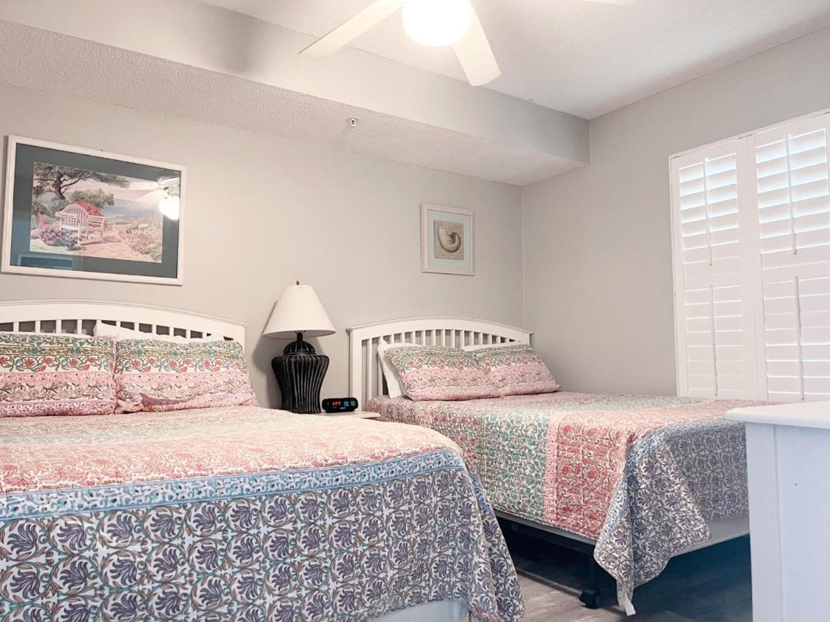 Apartment Updated Corner At The Iconic Gulf Dunes Gulf Front With Sweeping Views *