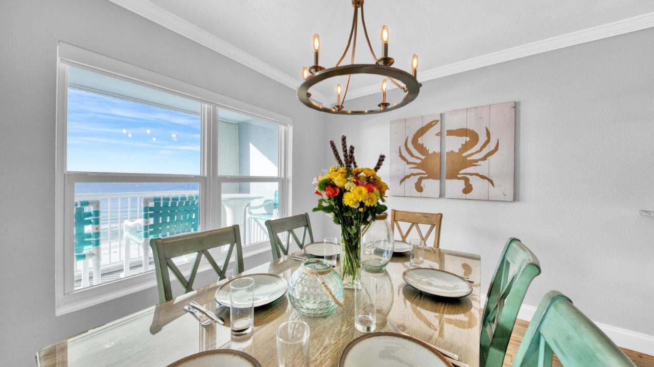 Secret Agents Welcome Gulf Views At The Islander 7007