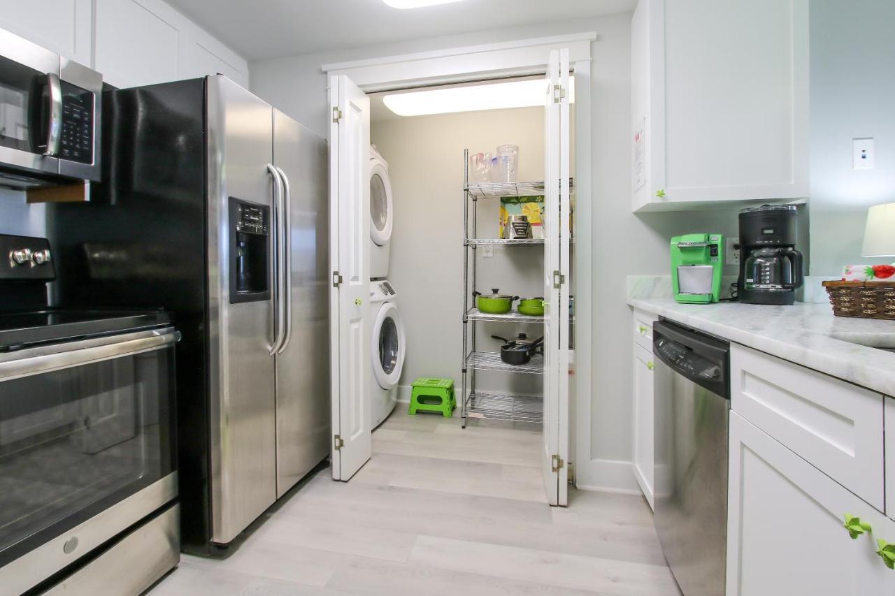 About A Slice Of Keylime Pie Waterscape A521 Apartment *