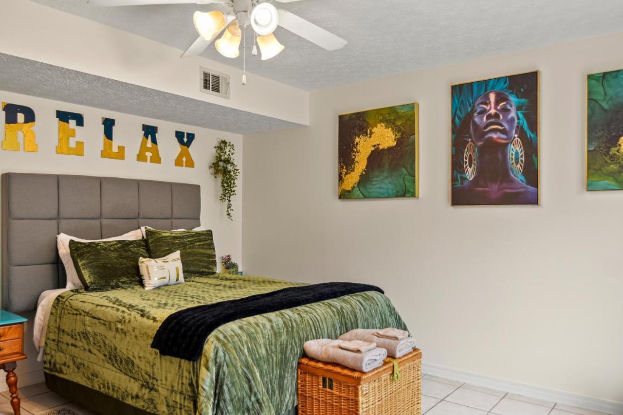 The Cul-de-sac Apartment