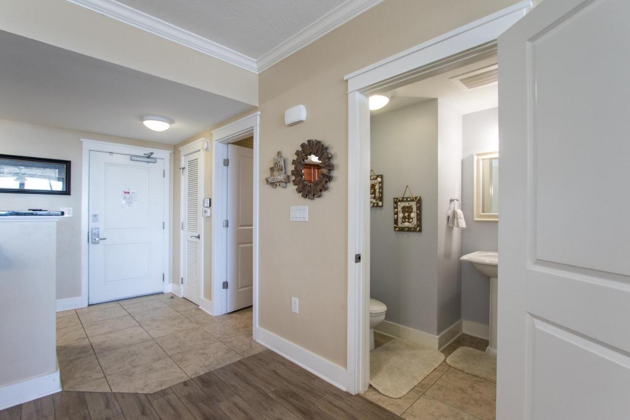 Gorgeous Gulf And Courtyard Views Rise Above It Waterscape A612 Fort Walton Beach