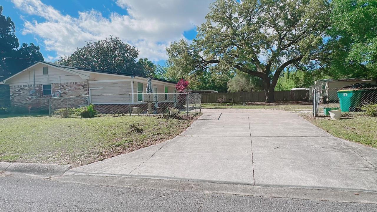 Apartment 310 Priscilla Dr