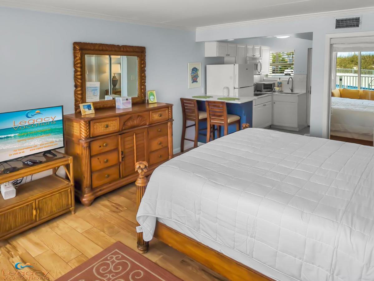 Apartment Cozy Little Beachfront Studio - Walk Out Your Back Door To The Beach!
