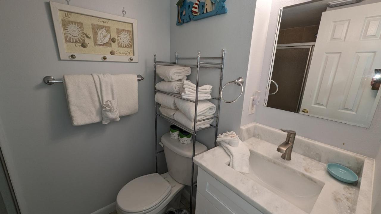 Cozy Little Beachfront Studio - Walk Out Your Back Door To The Beach! * Fort Walton Beach