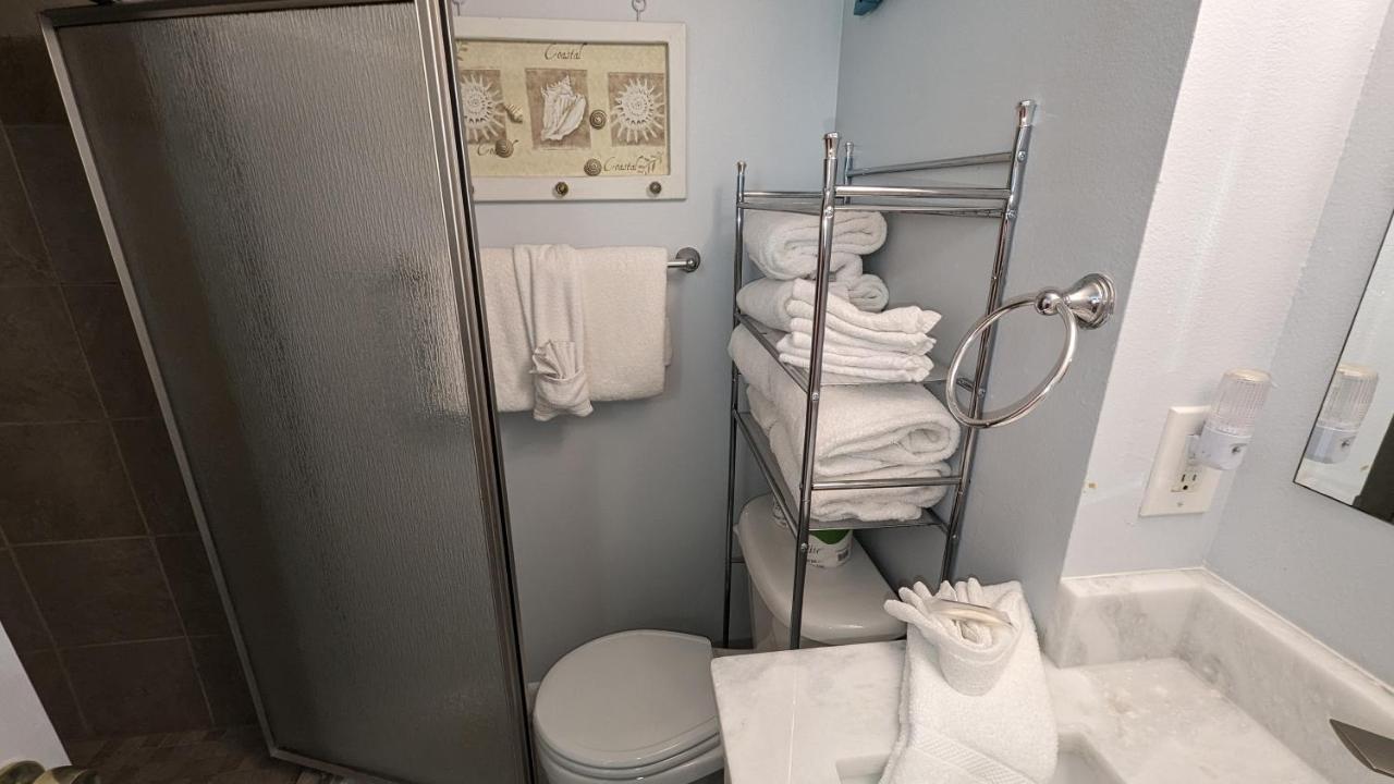 Cozy Little Beachfront Studio - Walk Out Your Back Door To The Beach! Apartment Fort Walton Beach