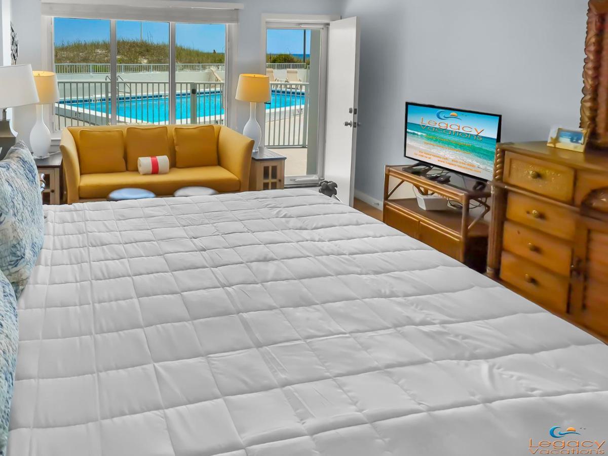 Cozy Little Beachfront Studio - Walk Out Your Back Door To The Beach! *