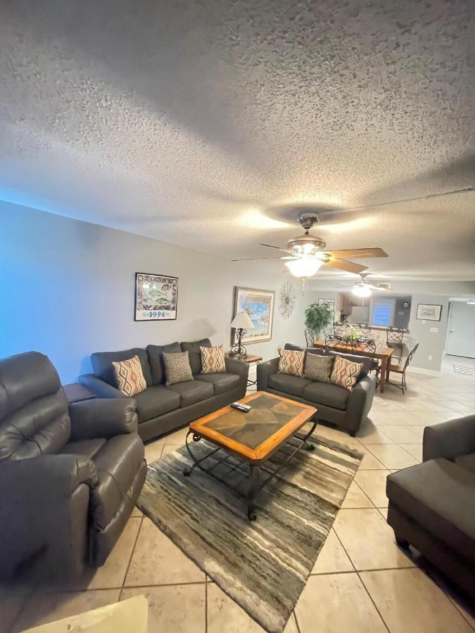 102 Surf Dweller By Alicia Hollis Realtor - Open March 16th Week *