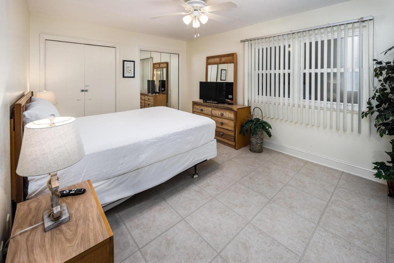 Nautilus 1204 - Gulf Front - 2 Bedroom! 2nd Floor Free Service March To October * Fort Walton Beach