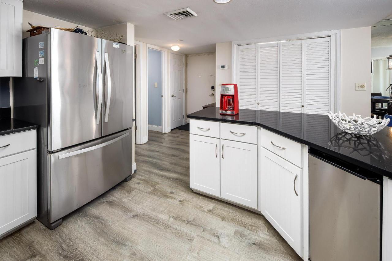 Nautilus 1601 - Gulf Front 2 Bedroom - 6th Floor - Huge Wraparound Balcony Fort Walton Beach
