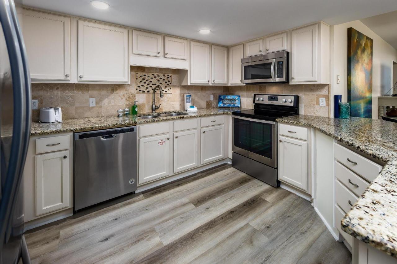 Nautilus 1506 - Gulf Front 2 Bedroom 5th Floor With Huge Wraparound Balcony * Fort Walton Beach