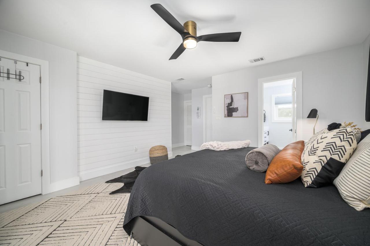 Beauty & The Near Gulf Beaches & Bay Holiday home *