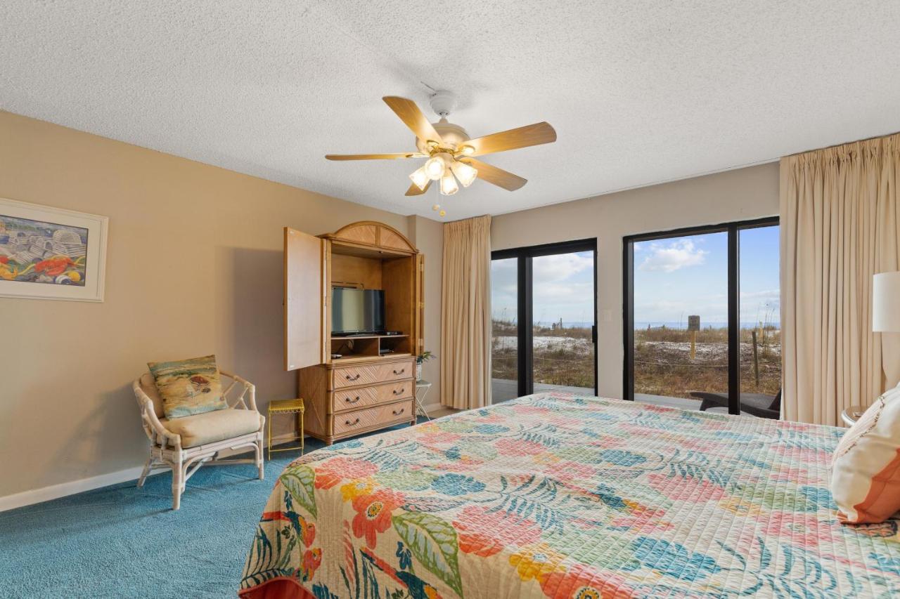 103 Surf Dweller By Alicia Hollis Realtor - Open March 16th Week Holiday home