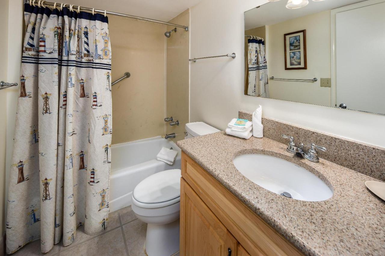 Nautilus 1204 - Gulf Front - 2 Bedroom! 2nd Floor Free Service March To October * Fort Walton Beach