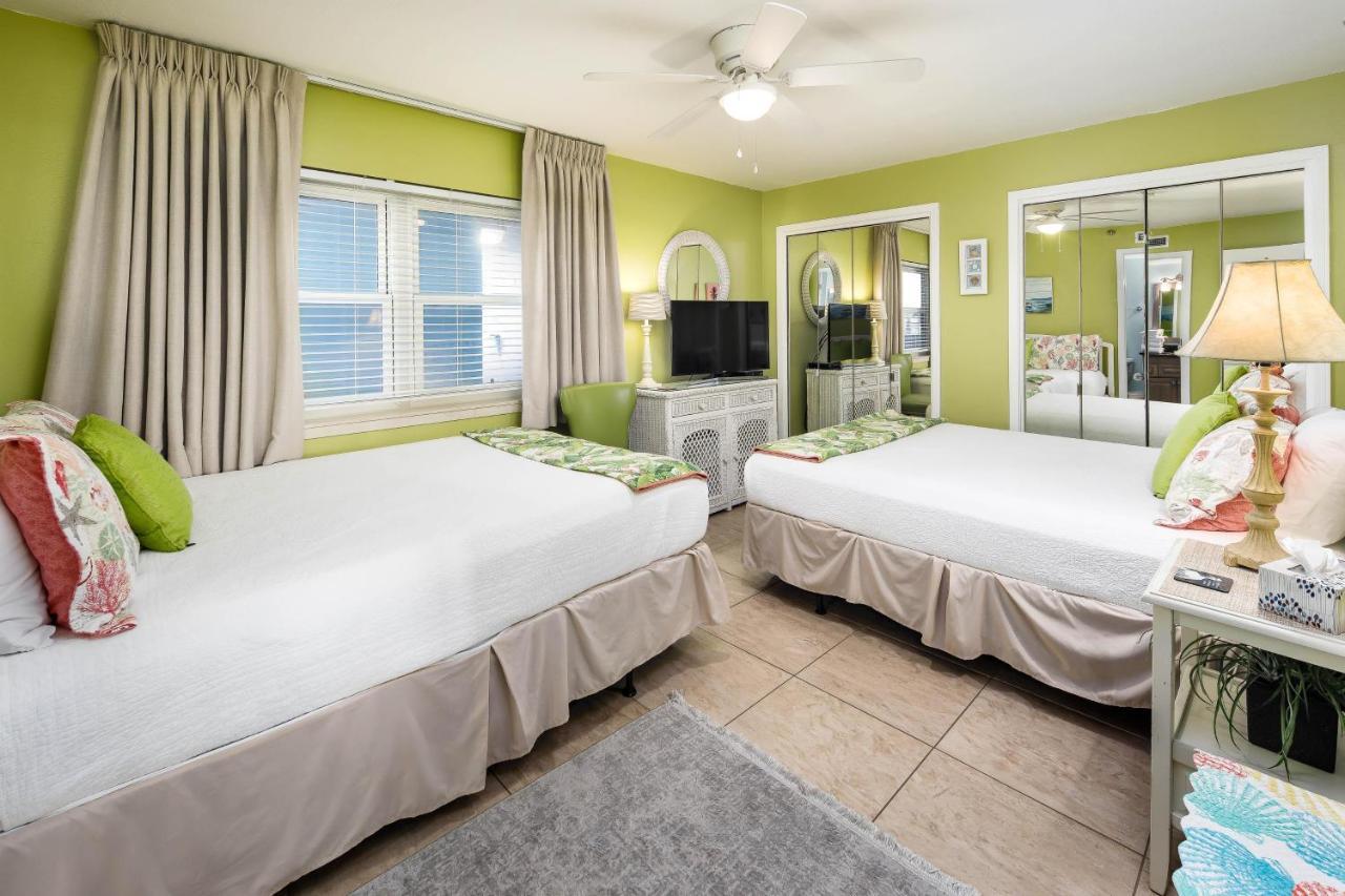 Nautilus 1203 - Gulf Front 2 Bedroom! 2nd Floor! Free Service March To October Holiday home *